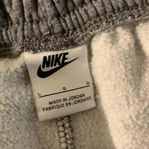 Nike sweatpants/joggers - size large - Picture 3 of 8